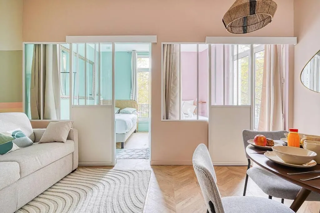 Apartment Appartement Proche Parc Monceau Paris France