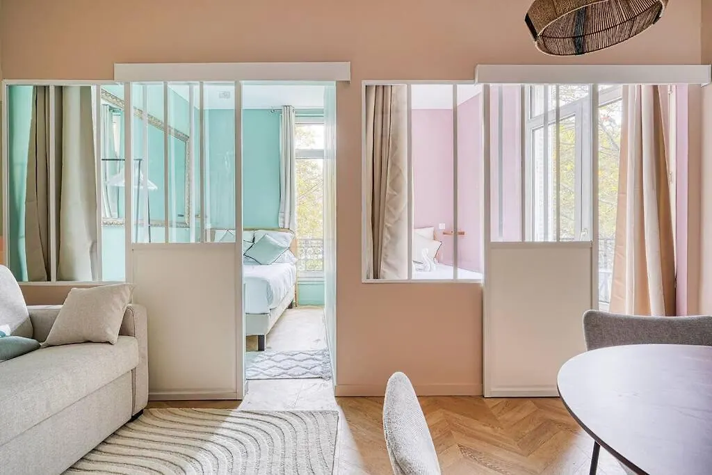 Apartment Appartement Proche Parc Monceau Paris France